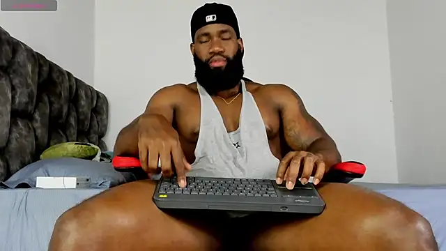 Snapshot of james_musclebbc chatting on April 16, 2026, 11:07 pm james musclebbc online show from April 16, 2026, 11:07 pm