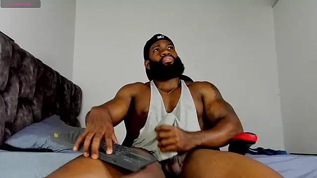 Snapshot of james_musclebbc chatting on May 5, 2026, 3:36 am james musclebbc online show from May 5, 2026, 3:36 am