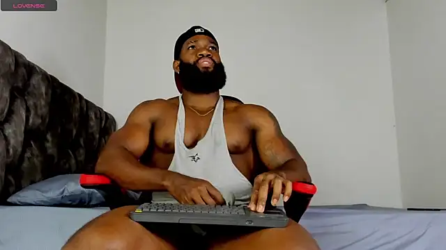 Snapshot of james_musclebbc chatting on May 7, 2026, 12:16 am james musclebbc online show from May 7, 2026, 12:16 am