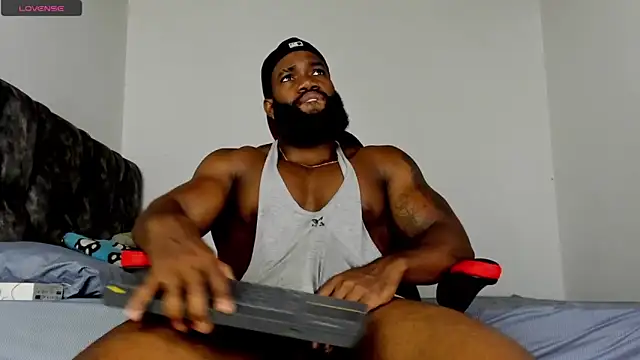 Snapshot of james_musclebbc chatting on May 16, 2026, 11:31 am james musclebbc online show from May 16, 2026, 11:31 am