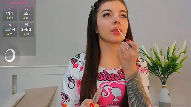 Snapshot of AuroraVice chatting on November 5, 2025, 6:24 am AuroraVice online show from November 5, 2025, 6:24 am