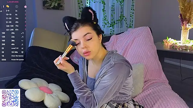 Snapshot of AuroraVice chatting on December 4, 2025, 6:34 am AuroraVice online show from December 4, 2025, 6:34 am