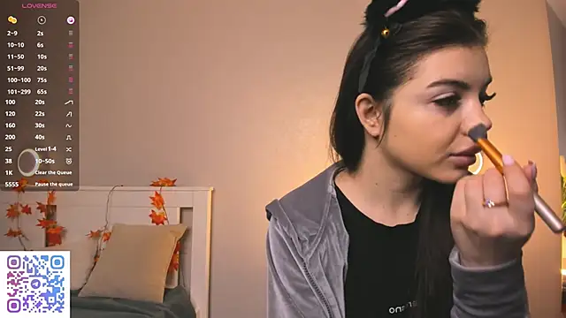 Snapshot of AuroraVice chatting on December 5, 2025, 6:22 am AuroraVice online show from December 5, 2025, 6:22 am