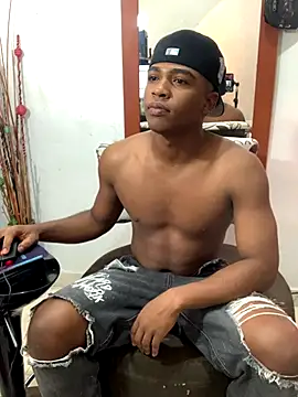 Snapshot of DEMOND_333 chatting on September 21, 2025, 2:19 pm DEMOND 333 online show from September 21, 2025, 2:19 pm