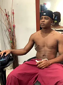 Snapshot of DEMOND_333 chatting on September 25, 2025, 2:32 pm DEMOND 333 online show from September 25, 2025, 2:32 pm