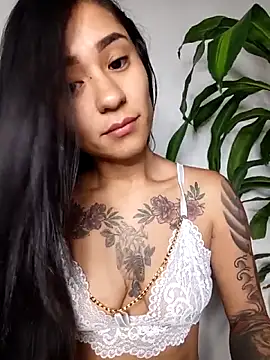 Liahdiaz  online show from December 15, 2025, 1:26 pm