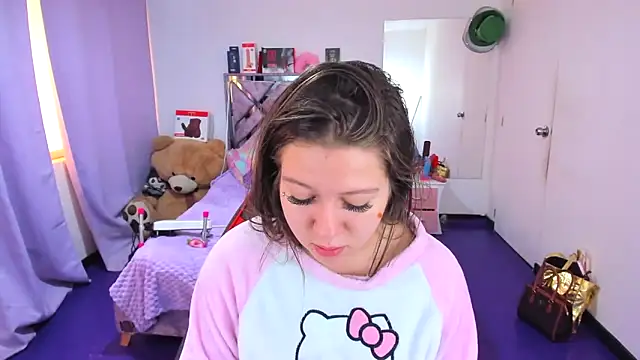 Luna Analya online show from April 10, 2026, 2:22 pm