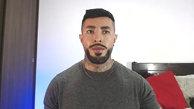 andrea de lucaa online show from April 7, 2026, 4:13 am