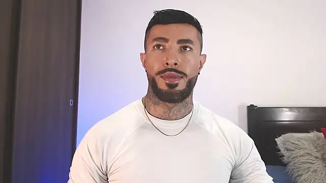 andrea de lucaa online show from April 9, 2026, 2:44 am