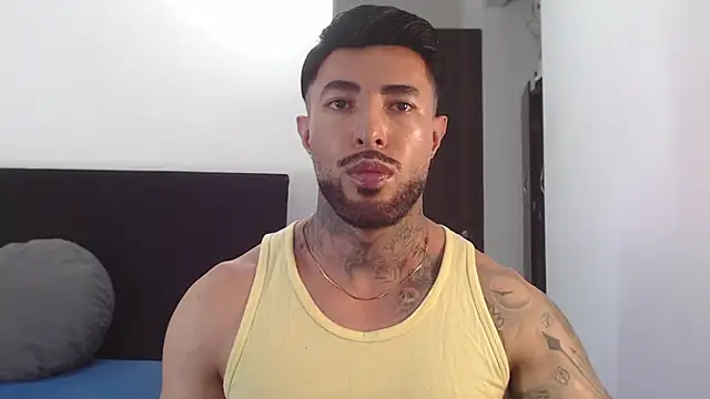 andrea de lucaa online show from July 17, 2026, 3:46 am