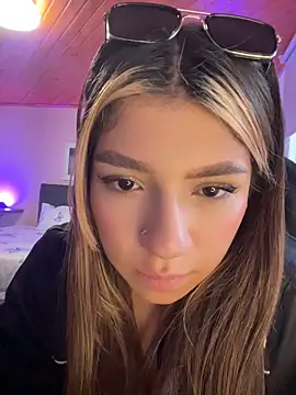 Isabella18 pink online show from May 5, 2026, 6:49 pm