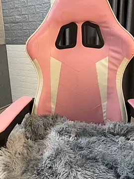 Snapshot of Orianna69 chatting on October 20, 2025, 1:06 am Orianna69 online show from October 20, 2025, 1:06 am