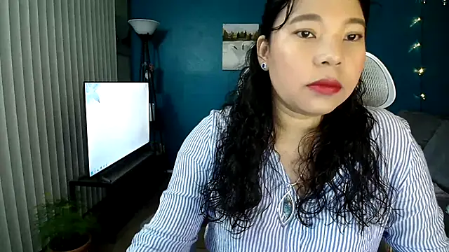 Snapshot of SHEILYN_ chatting on May 13, 2026, 5:38 am SHEILYN online show from May 13, 2026, 5:38 am