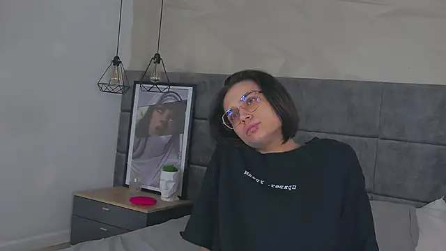 VioletAsh online show from April 25, 2026, 4:26 am