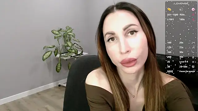 Snapshot of Ella_Sea chatting on November 18, 2025, 6:51 am Ella Sea online show from November 18, 2025, 6:51 am