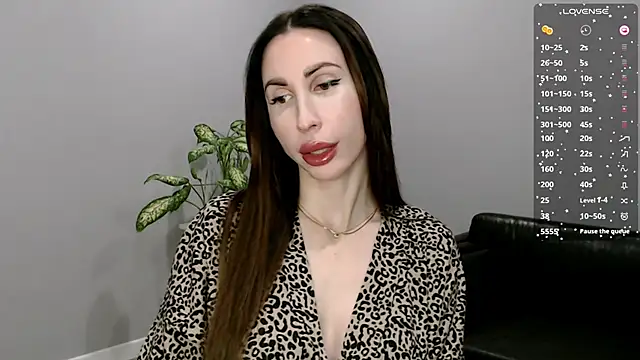 Snapshot of Ella_Sea chatting on December 2, 2025, 9:14 am Ella Sea online show from December 2, 2025, 9:14 am