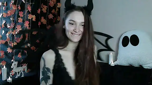   Leyla   online show from October 24, 2025, 1:40 pm