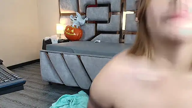 Snapshot of Candy_Velvet chatting on November 4, 2025, 8:13 am Candy Velvet online show from November 4, 2025, 8:13 am