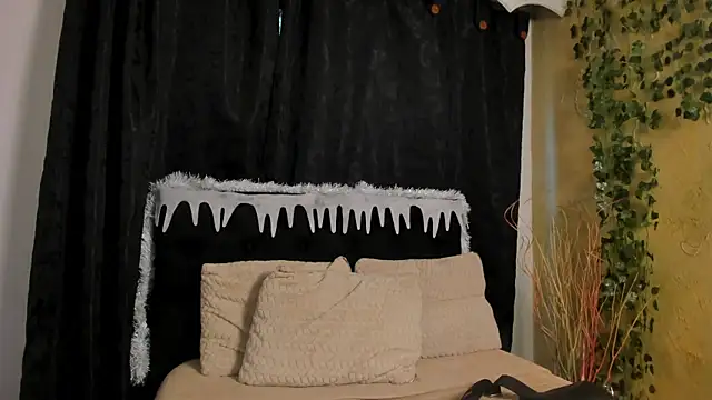 Snapshot of Tiffany_Nm chatting on December 17, 2025, 1:17 pm Tiffany Nm online show from December 17, 2025, 1:17 pm