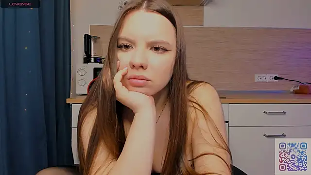 Snapshot of Chloe_loo chatting on May 17, 2026, 6:37 pm Chloe loo online show from May 17, 2026, 6:37 pm