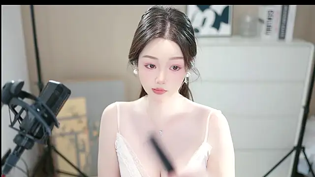 abbyli12 online show from December 1, 2025, 2:55 pm