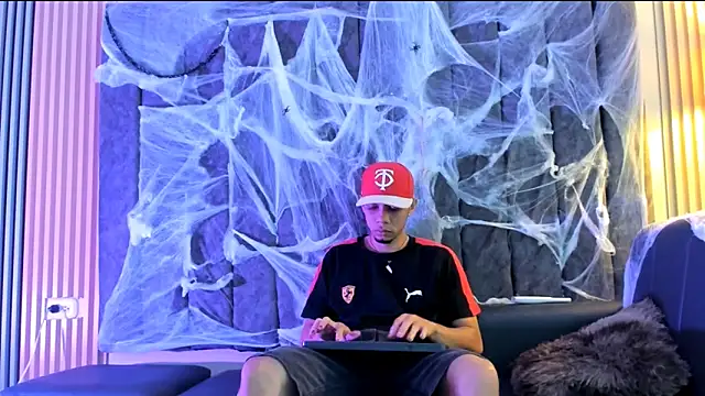 Snapshot of DustinandJordan chatting on October 11, 2025, 5:17 am DustinandJordan online show from October 11, 2025, 5:17 am