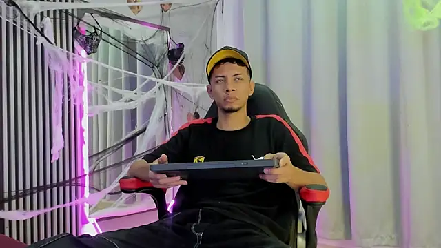 Snapshot of DustinandJordan chatting on October 20, 2025, 5:08 am DustinandJordan online show from October 20, 2025, 5:08 am