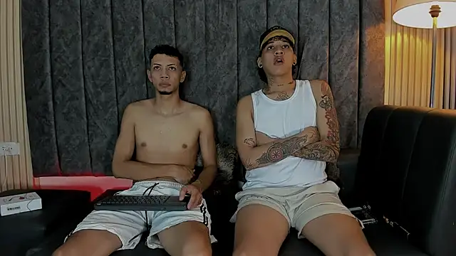 Snapshot of DustinandJordan chatting on November 9, 2025, 2:37 pm DustinandJordan online show from November 9, 2025, 2:37 pm