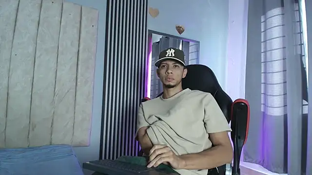 Snapshot of DustinandJordan chatting on November 22, 2025, 12:04 pm DustinandJordan online show from November 22, 2025, 12:04 pm