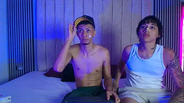 Snapshot of DustinandJordan chatting on November 25, 2025, 4:45 am DustinandJordan online show from November 25, 2025, 4:45 am