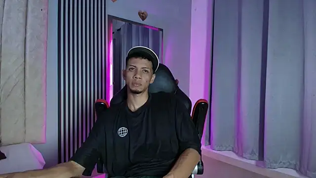 Snapshot of DustinandJordan chatting on November 26, 2025, 5:08 am DustinandJordan online show from November 26, 2025, 5:08 am