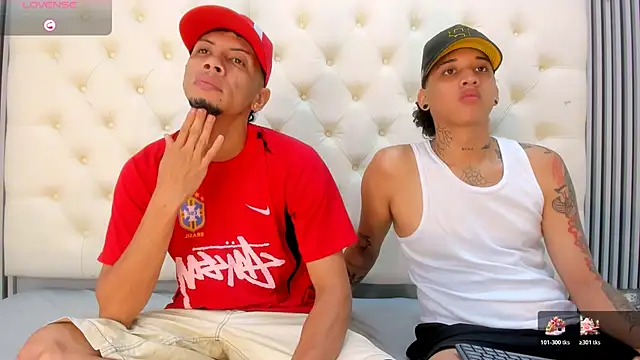 Snapshot of DustinandJordan chatting on December 18, 2025, 1:17 pm DustinandJordan online show from December 18, 2025, 1:17 pm