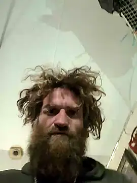 Snapshot of bearded_cross chatting on December 17, 2025, 2:23 pm bearded cross online show from December 17, 2025, 2:23 pm