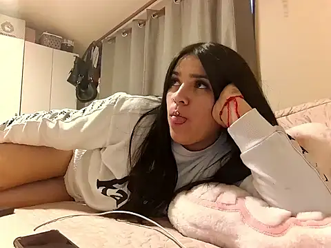 Snapshot of Denisutra777 chatting on April 5, 2026, 10:40 pm Denisutra777 online show from April 5, 2026, 10:40 pm