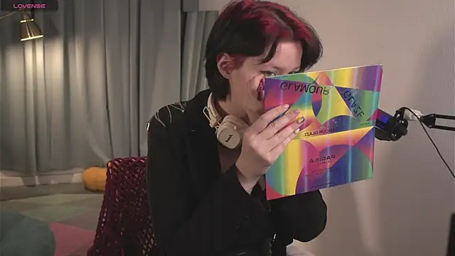 bluebeell online show from December 1, 2025, 5:01 am