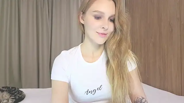 Snapshot of Brigitte_Bardot chatting on September 22, 2025, 6:37 am Brigitte Bardot online show from September 22, 2025, 6:37 am