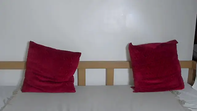 Snapshot of IslandBeauty chatting on December 20, 2025, 11:28 am IslandBeauty online show from December 20, 2025, 11:28 am