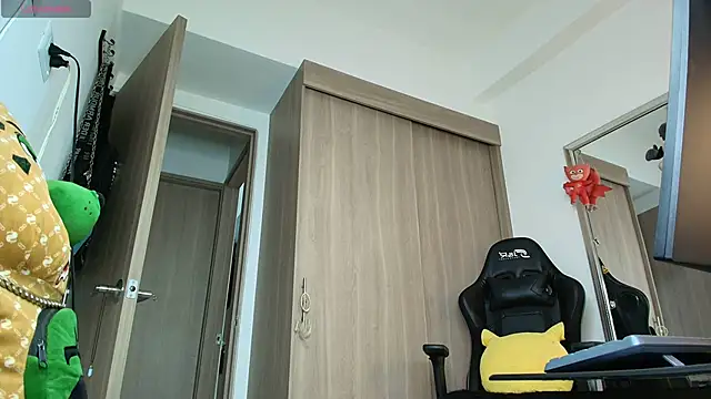 Snapshot of brunothompson3 chatting on November 23, 2025, 12:10 am brunothompson3 online show from November 23, 2025, 12:10 am