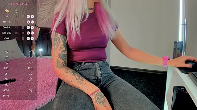 Kira Key online show from September 16, 2025, 1:50 am