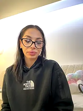 Bella Vixen  online show from October 13, 2025, 7:25 pm