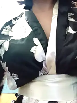 Snapshot of Thaohoa_love chatting on November 17, 2025, 1:06 pm Thaohoa love online show from November 17, 2025, 1:06 pm