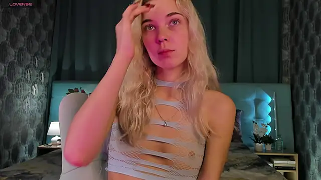 Aurora Bennet online show from September 18, 2025, 12:01 am