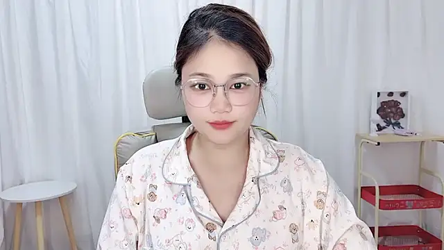 Snapshot of Dec-7758 chatting on December 14, 2025, 6:19 am Dec-7758 online show from December 14, 2025, 6:19 am