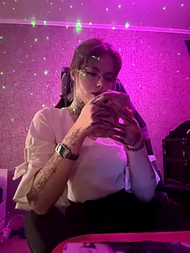 n1ghtcloud online show from September 22, 2025, 10:28 am