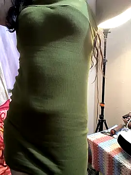 Snapshot of queenbuggi chatting on December 5, 2025, 11:08 am queenbuggi online show from December 5, 2025, 11:08 am