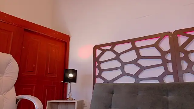 kloe bella online show from February 28, 2026, 12:39 pm