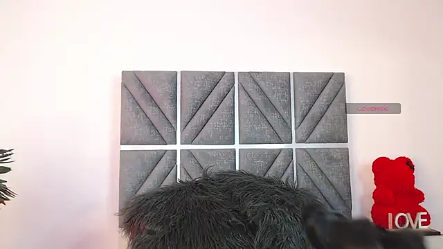 Snapshot of AlombraMorris chatting on October 25, 2025, 12:02 pm AlombraMorris online show from October 25, 2025, 12:02 pm