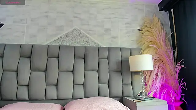 PauliinaBelle  online show from June 13, 2026, 1:53 pm