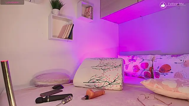 Melifluaa online show from April 18, 2026, 7:07 pm