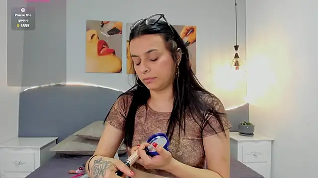 Sara mora  online show from June 17, 2026, 3:13 pm